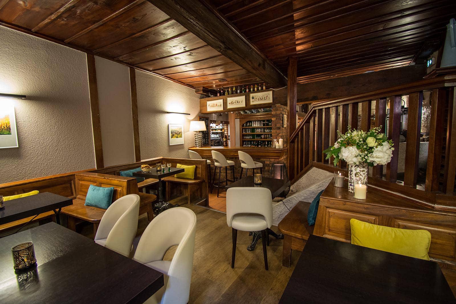 Hôtel La Couronne in Riquewihr : a hotel of charm on the Alsatian wine route, in the heart of the vineyard and a medieval village