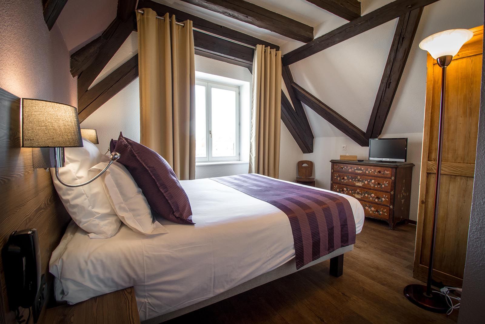 Hôtel La Couronne à Riquewihr, un hôtel de charme sur la route des vins d'Alsace, en plein coeur du vignoble et d'un village médiéval