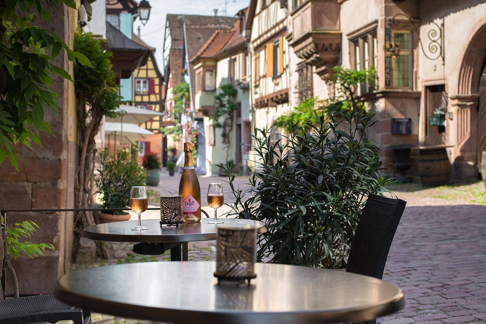 Hôtel La Couronne à Riquewihr, un hôtel de charme sur la route des vins d'Alsace, en plein coeur du vignoble et d'un village médiéval