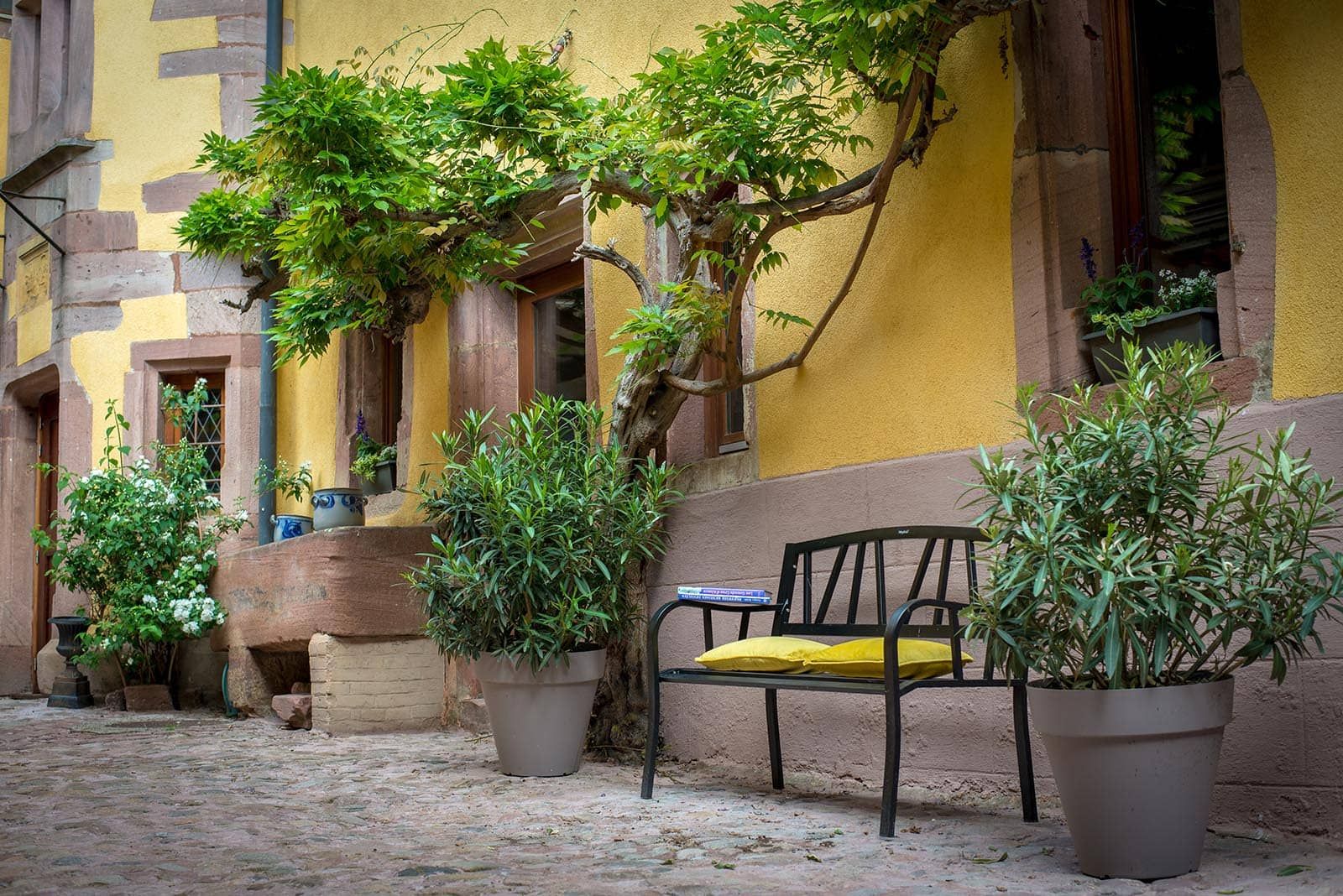 Hôtel La Couronne à Riquewihr, un hôtel de charme sur la route des vins d'Alsace, en plein coeur du vignoble et d'un village médiéval