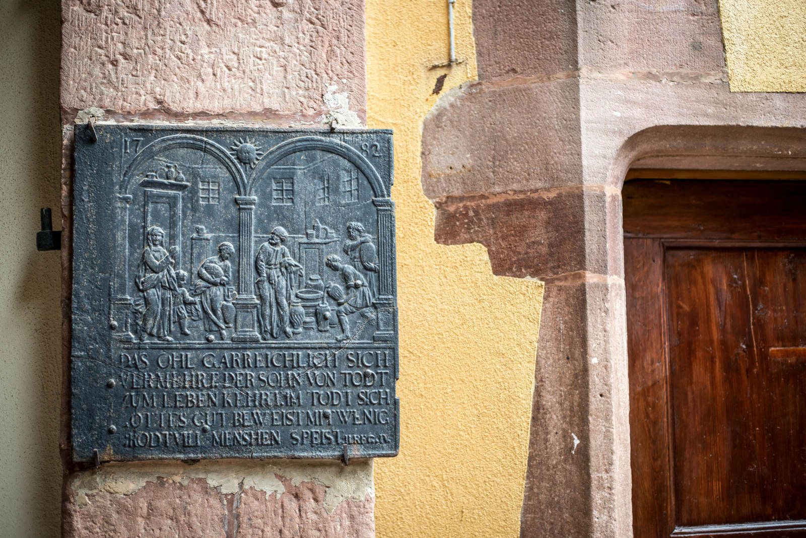 Hôtel La Couronne à Riquewihr, un hôtel de charme sur la route des vins d'Alsace, en plein coeur du vignoble et d'un village médiéval