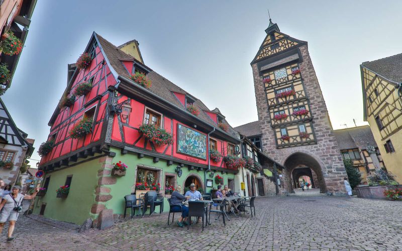 Hôtel La Couronne in Riquewihr : a hotel of charm on the Alsatian wine route, in the heart of the vineyard and a medieval village